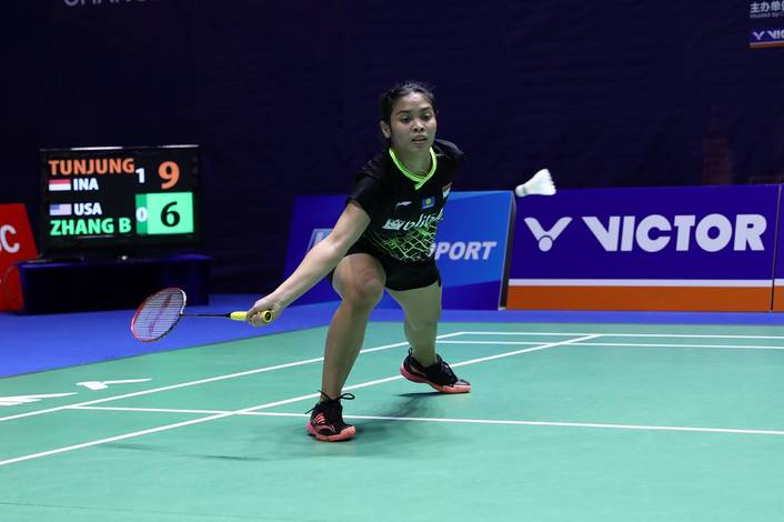 Gregoria Mariska Tunjung (Indonesia) bersiap menghadang serangan.