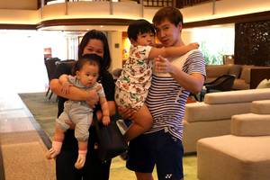 Marcus Fernaldi Gideon dan keluarga (Humas PP PBSI)