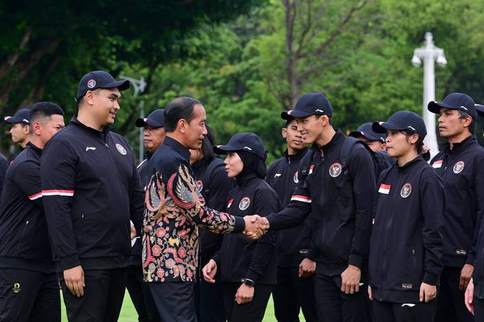 Menteri Pemuda & Olahraga Dito Ariotedjo, Presiden Joko Widodo, dan Jonatan Christie (BPMI Setpres/Muchlis Jr) Menteri Pemuda & Olahraga Dito Ariotedjo, Presiden Joko Widodo, dan Jonatan Christie (BPMI Setpres/Muchlis Jr)
