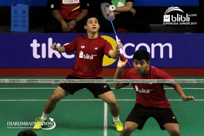 Bernadus Bagas Kusuma Wardana/Dwiki Rafian Restu bersiap menghadang serangan. Bernadus Bagas Kusuma Wardana/Dwiki Rafian Restu bersiap menghadang serangan.