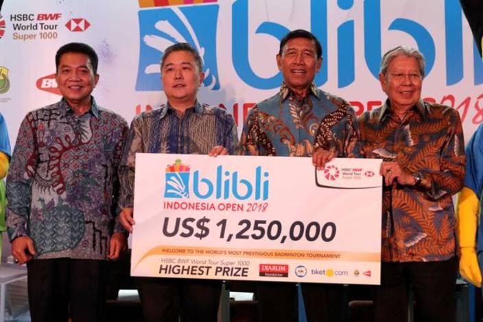 Achmad Budiharto, Kusumo Martanto, Wiranto, dan Yan Haryadi Susanto Berfoto Dengan Cek Hadiah Blibli Indonesia Open 2018 Secara Simbolik. Achmad Budiharto, Kusumo Martanto, Wiranto, dan Yan Haryadi Susanto Berfoto Dengan Cek Hadiah Blibli Indonesia Open 2018 Secara Simbolik.