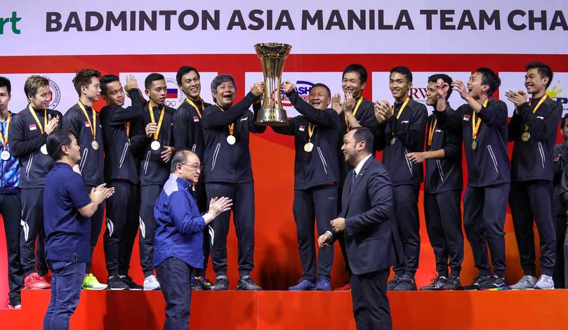 Tim putra Indonesia mengangkat piala Badminton Asia Team Championships 2020. Tim putra Indonesia mengangkat piala Badminton Asia Team Championships 2020.