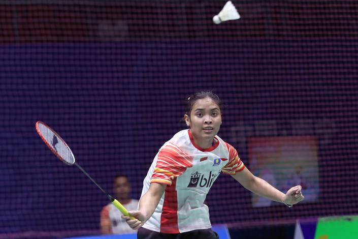 Gregoria Mariska Tunjung (Indonesia) berusaha menggapai pengembalian. Gregoria Mariska Tunjung (Indonesia) berusaha menggapai pengembalian.