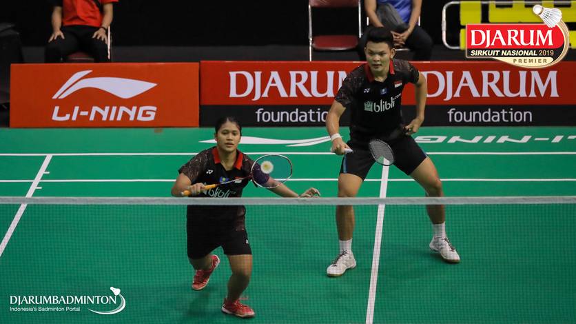 Andre Timotius Tololiu/Dinda Dwi Cahyaning (Pelatnas) menyambut pengembalian. Andre Timotius Tololiu/Dinda Dwi Cahyaning (Pelatnas) menyambut pengembalian.