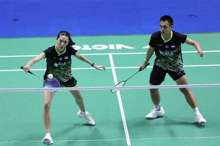 Hafiz Faizal/Gloria Emanuelle Widjaja (Indonesia) mengembalikan shuttelcock. Hafiz Faizal/Gloria Emanuelle Widjaja (Indonesia) mengembalikan shuttelcock.