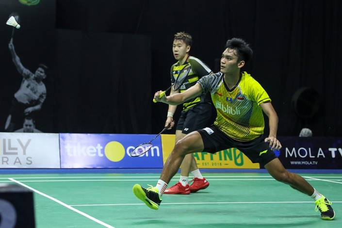 Marcus Fernaldi Gideon/Muhammad Shohibul Fikri bersiap menyambut pengembalian. Marcus Fernaldi Gideon/Muhammad Shohibul Fikri bersiap menyambut pengembalian.