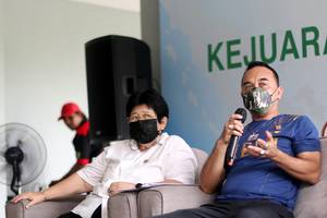 Mimi Irawan & Rionny Mainaky (Djarum Badminton)