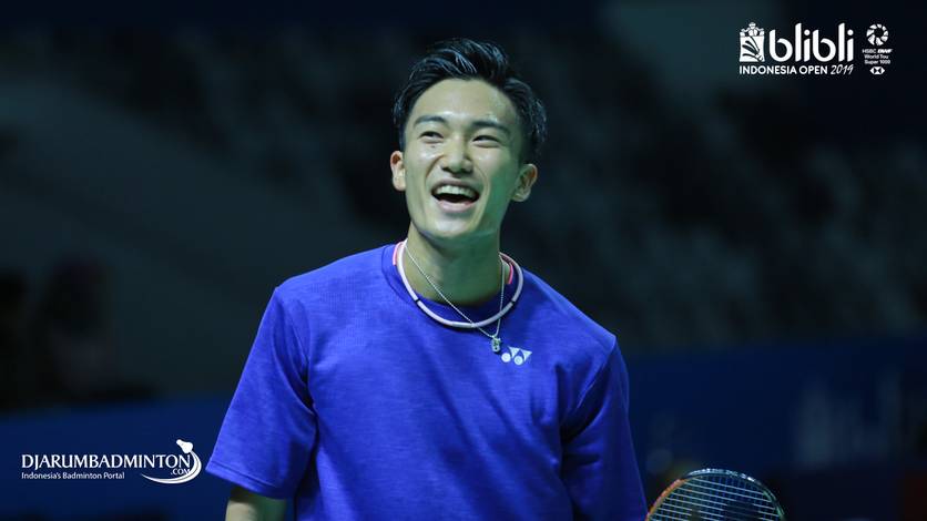 Kento Momota (Jepang) berlatih sendiri setiap malam. Kento Momota (Jepang) berlatih sendiri setiap malam.