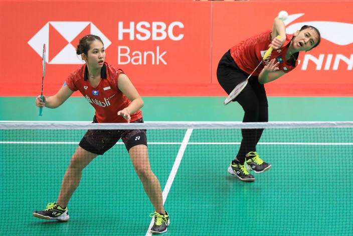 Ribka Sugiarto/Febriana Dwipiji Kusuma mengembalikan shuttlecock. Ribka Sugiarto/Febriana Dwipiji Kusuma mengembalikan shuttlecock.