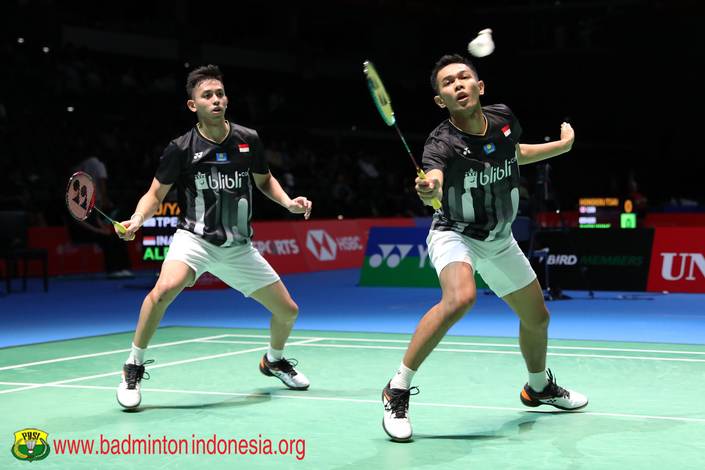 Fajar Alfian/Muhammad Rian Ardianto (Indonesia) mengembalikan shuttlecock. Fajar Alfian/Muhammad Rian Ardianto (Indonesia) mengembalikan shuttlecock.