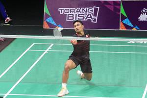 Karono (DKI Jakarta) berlaga pada partai final nomor beregu di PON Papua 2021 (PON PAPUA/Dhoni Setiawan)