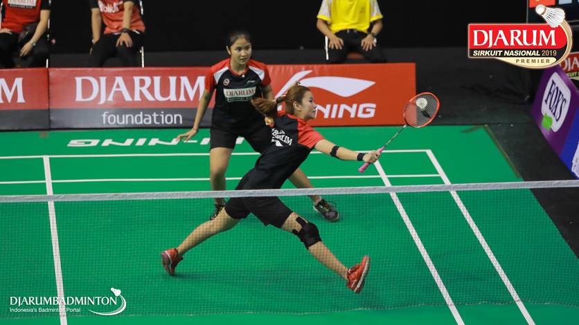 Salli Lin/Sang Ayu Putu Kharisma Maharani (PB Djarum Kudus) mengembalikan shuttlecock. Salli Lin/Sang Ayu Putu Kharisma Maharani (PB Djarum Kudus) mengembalikan shuttlecock.