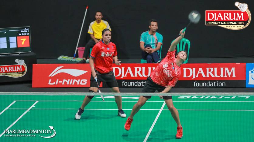 Febby Valencia Dwijayanti Gani/Rayhan Vania Salsabila (Pelatnas) menyambar pengembalian. Febby Valencia Dwijayanti Gani/Rayhan Vania Salsabila (Pelatnas) menyambar pengembalian.