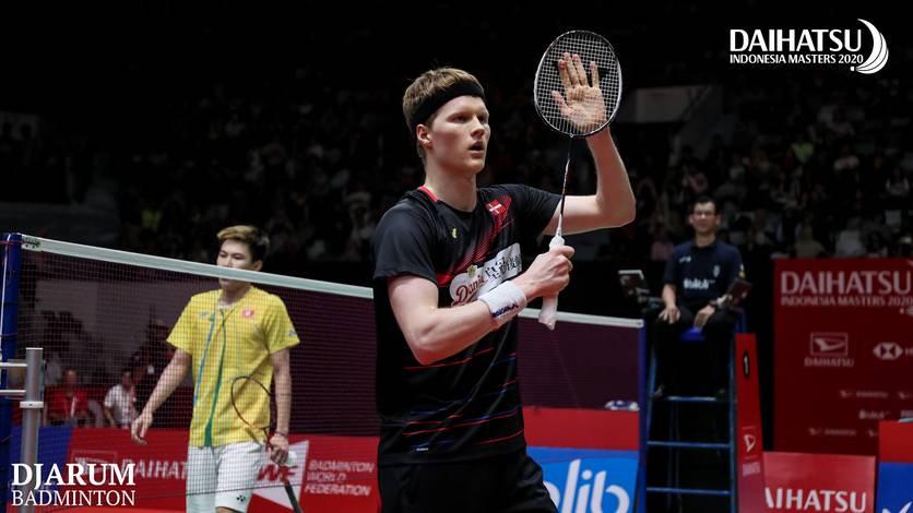 Selebrasi kemenangan Anders Antonsen (Denmark). Selebrasi kemenangan Anders Antonsen (Denmark).