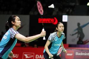 Benyapa Aimsaard/Nuntakarn Aimsaard (Djarum Badminton/Edward Luhukay)