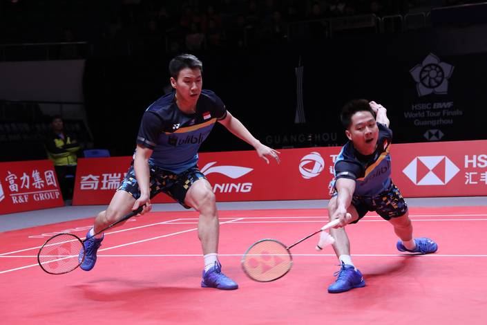 Kevin Sanjaya Sukamuljo/Marcus Fernaldi Gideon berusaha menggapai pengembalian. Kevin Sanjaya Sukamuljo/Marcus Fernaldi Gideon berusaha menggapai pengembalian.