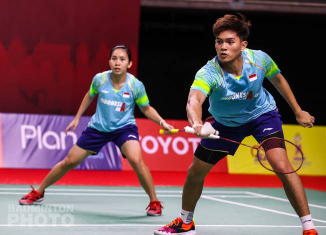 Ganda campuran Indonesia, Adnan Maulana/Mychelle Chrystine Bandaso bersiap menghadang serangan. (Copyright: Badmintonphoto | Courtesy of BWF) Ganda campuran Indonesia, Adnan Maulana/Mychelle Chrystine Bandaso bersiap menghadang serangan. (Copyright: Badmintonphoto | Courtesy of BWF)