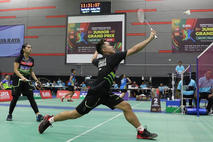 Leo Rolly Carnando/Indah Cahya Sari Jamil (Indonesia) bersiap menyambar pengembalian. Leo Rolly Carnando/Indah Cahya Sari Jamil (Indonesia) bersiap menyambar pengembalian.