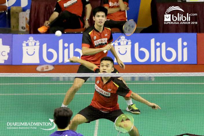 Leo Rolly Carnando/Daniel Marthin (Indonesia) mengembalikan shuttlecock. Leo Rolly Carnando/Daniel Marthin (Indonesia) mengembalikan shuttlecock.
