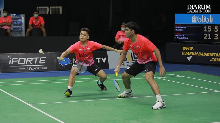 Daniel Marthin/Leo Rolly Carnando (Indonesia) menyambut pengembalian. Daniel Marthin/Leo Rolly Carnando (Indonesia) menyambut pengembalian.