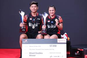 Praveen Jordan/Melati Daeva Oktavianti (Indonesia) saat menjuarai Denmark Open 2019 BWF World Tour Super 750.