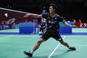 Shesar Hiren Rhustavito (Indonesia) menyambut pengembalian.