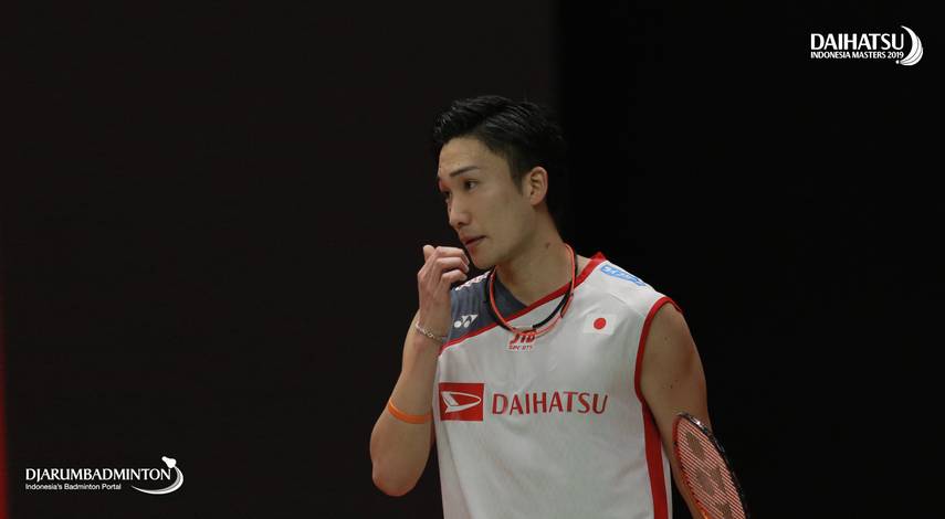 Ekspresi kekecewaan Kento Momota. Ekspresi kekecewaan Kento Momota.