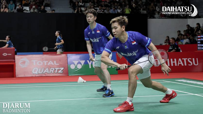 Kevin Sanjaya Sukamuljo/Marcus Fernaldi Gideon (Indonesia) bersiap menghadang serangan.