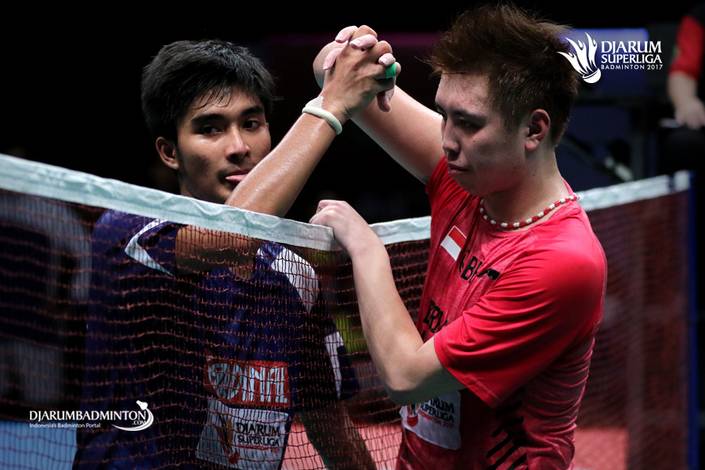 Kenichi Tago (kanan) saat membela PB Berkat Abadi Banjarmasin pada ajang Djarum Superliga Badminton 2017 lalu. Kenichi Tago (kanan) saat membela PB Berkat Abadi Banjarmasin pada ajang Djarum Superliga Badminton 2017 lalu.