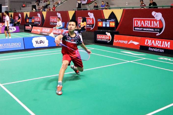 Gregorius Frederico Kristianto (PB Naga Jaya Palembang) bersiap mengembalikan shuttlecock. Gregorius Frederico Kristianto (PB Naga Jaya Palembang) bersiap mengembalikan shuttlecock.