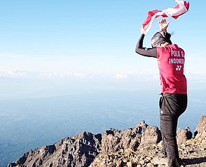Greysia Polii Berhasil Menaklukkan Gunung Rinjani. (Foto: Instagram @greyspolii)