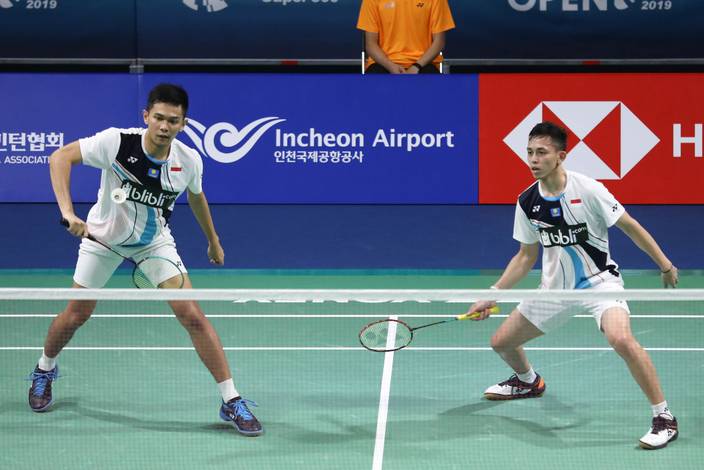 Fajar Alfian/Muhammad Rian Ardianto (Indonesia) bersiap menghadang serangan. Fajar Alfian/Muhammad Rian Ardianto (Indonesia) bersiap menghadang serangan.