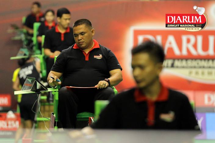 Para Umpire Saat Bertugas Memimpin Jalannya Pertandingan Djarum Sirkuit Nasional Premier Li-Ning Jawa Timur Open 2017