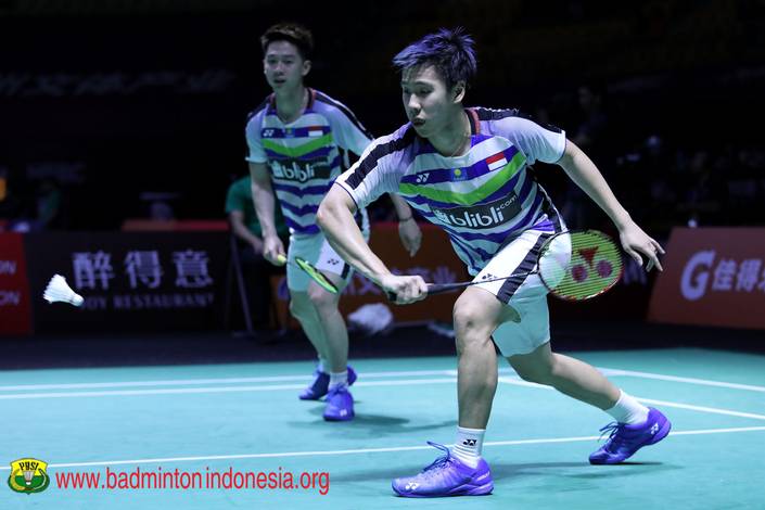 Kevin Sanjaya Sukamuljo/Marcus Fernaldi Gideon bersiap menyambut pengembalian. Kevin Sanjaya Sukamuljo/Marcus Fernaldi Gideon bersiap menyambut pengembalian.