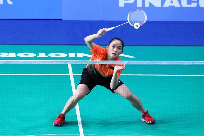 Ruselli Hartawan (Indonesia) bersiap menghadang pengembalian. Ruselli Hartawan (Indonesia) bersiap menghadang pengembalian.