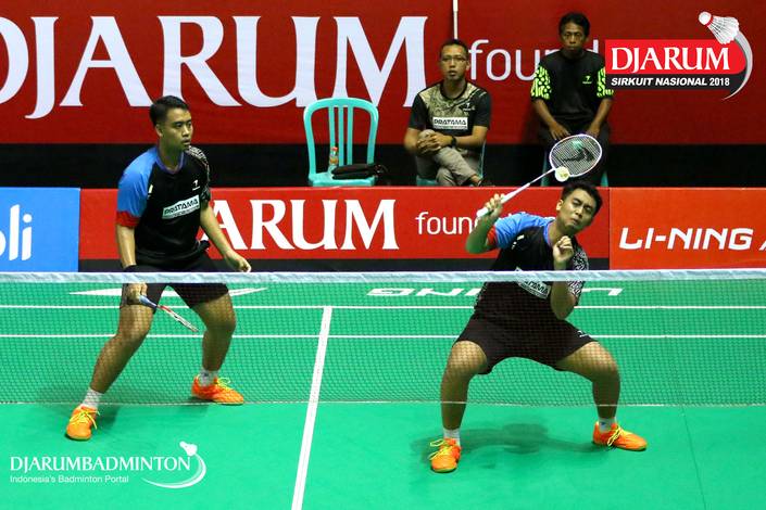 Syahrizal Dafandi Arafixqli/Syahrozi Dafandi Arafixqli (Pratama badminton Academy) menghadang pengembalian. Syahrizal Dafandi Arafixqli/Syahrozi Dafandi Arafixqli (Pratama badminton Academy) menghadang pengembalian.
