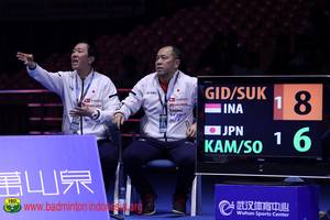 Kepala Pelatih Tim Nasional Jepang, Park Joo Bong (kiri).