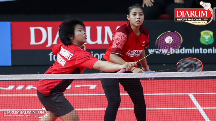 Elok Machsunnah/Muzammil Elya Tantri (PB Bayu Kencana/PB Pratama Badminton Academy) mengembalikan shuttlecock. Elok Machsunnah/Muzammil Elya Tantri (PB Bayu Kencana/PB Pratama Badminton Academy) mengembalikan shuttlecock.