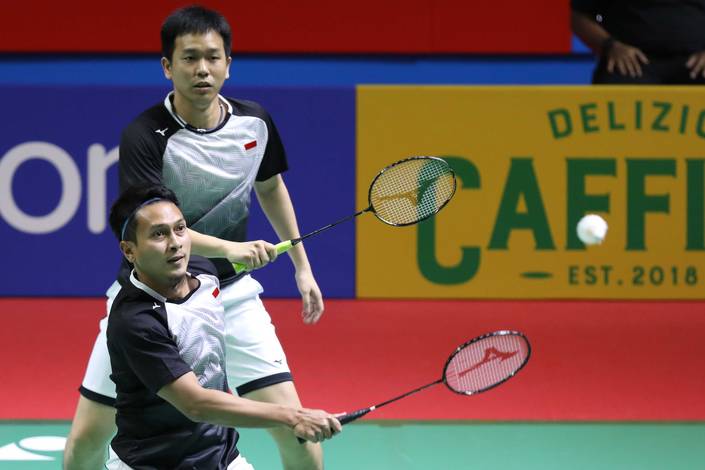 Hendra Setiawan/Mohammad Ahsan (Indonesia) mengembalikan shuttlecock. Hendra Setiawan/Mohammad Ahsan (Indonesia) mengembalikan shuttlecock.