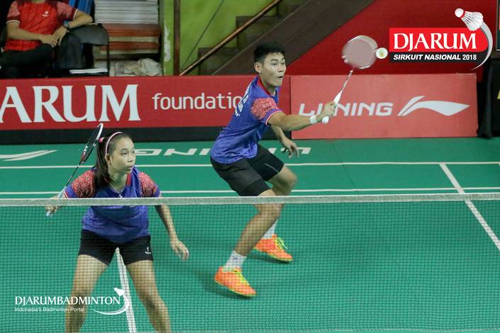 Joshua David Wardana/Tessa Anjali Karouw (PB Tangkas Jakarta) menyambut pengembalian. Joshua David Wardana/Tessa Anjali Karouw (PB Tangkas Jakarta) menyambut pengembalian.