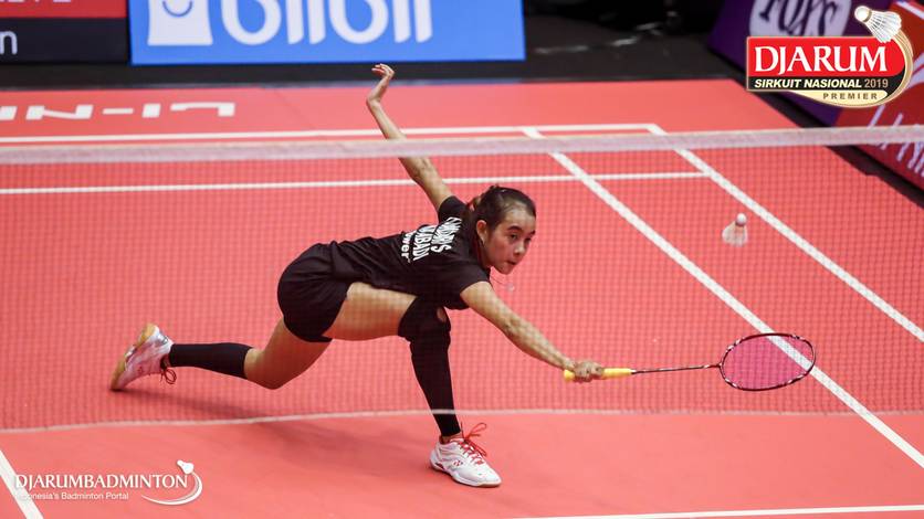 Silvi Wulandari (PB Berkat Abadi) mengembalikan shuttlecock. Silvi Wulandari (PB Berkat Abadi) mengembalikan shuttlecock.