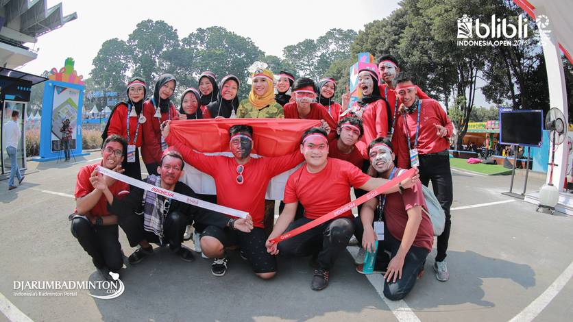 Para supporter yang siap mendukung atlet Indonesia. Para supporter yang siap mendukung atlet Indonesia.