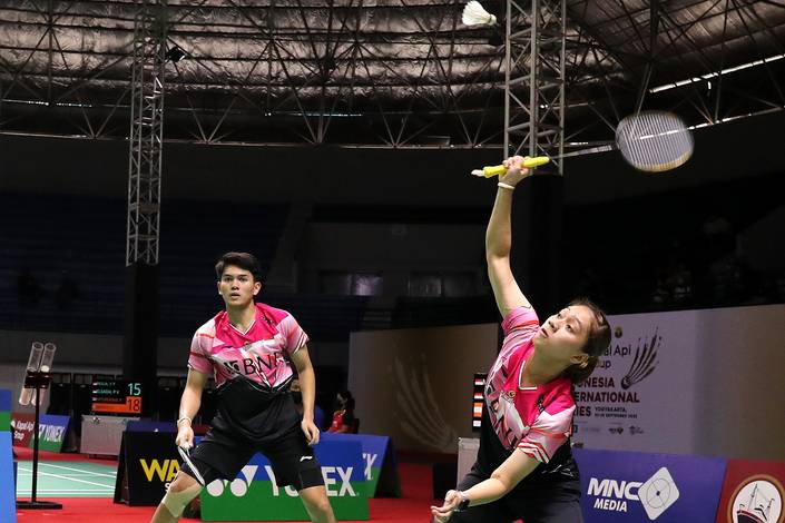 Adnan Maulana/Indah Cahya Sari Jamil (Djarum Badminton) Adnan Maulana/Indah Cahya Sari Jamil (Djarum Badminton)