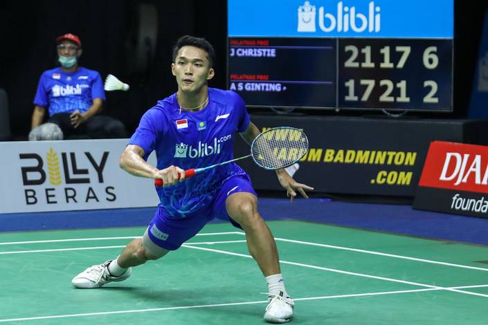 Jonatan Christie (Tim Rajawali) bersiap menghadang serangan. Jonatan Christie (Tim Rajawali) bersiap menghadang serangan.