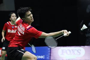 Adnan Maulana/Mychelle Crhystine Bandaso menyambut pengembalian.
