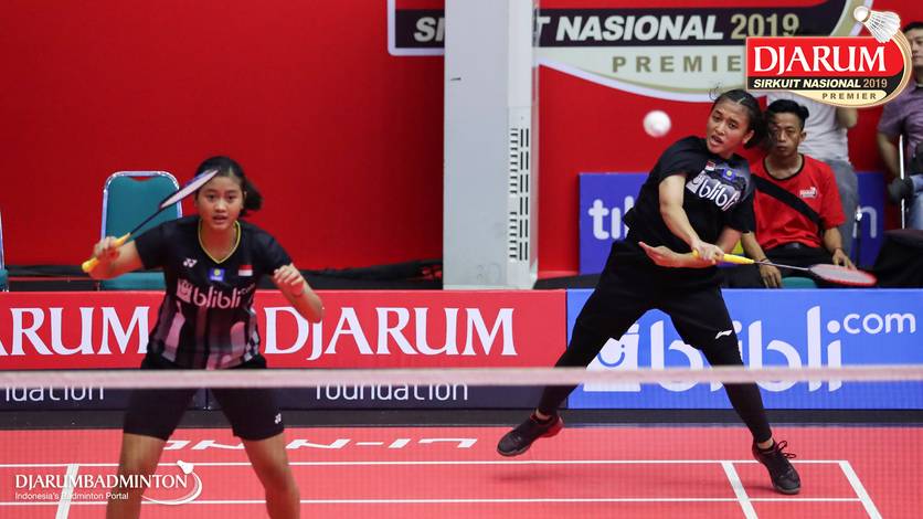 Amalia Cahaya Pratiwi/Febriana Dwipuji Kusuma (Pelatnas) melepaskan serangan. Amalia Cahaya Pratiwi/Febriana Dwipuji Kusuma (Pelatnas) melepaskan serangan.
