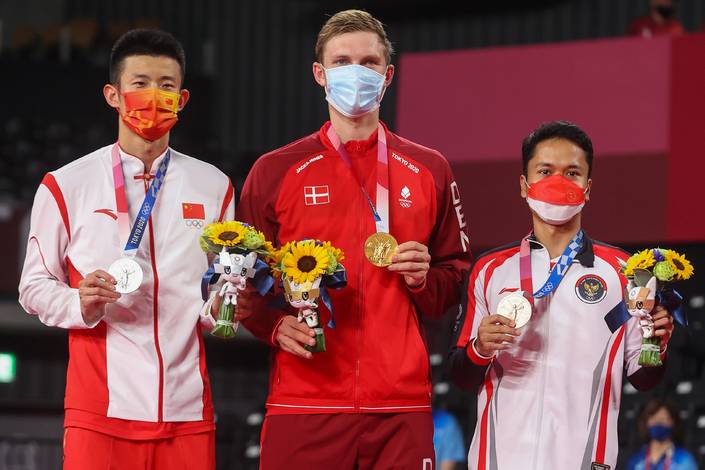 Chen Long, Viktor Axelsen, & Anthony Ginting (Foto: BADMINTONPHOTO/Yves Lacroix) Chen Long, Viktor Axelsen, & Anthony Ginting (Foto: BADMINTONPHOTO/Yves Lacroix)