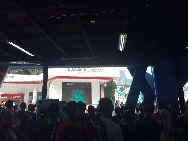Suasana nonton bareng di booth Djarum Foundation. Suasana nonton bareng di booth Djarum Foundation.