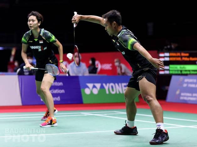 Ganda campuran Indonesia, Hafiz Faizal/Gloria Emanuelle Widjaja menghadang serangan. (Copyright: Badmintonphoto | Courtesy of BWF)