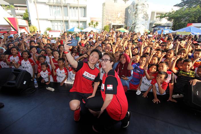Liliyana Natsir & Yuni Kartika (Djarum Badminton) Liliyana Natsir & Yuni Kartika (Djarum Badminton)